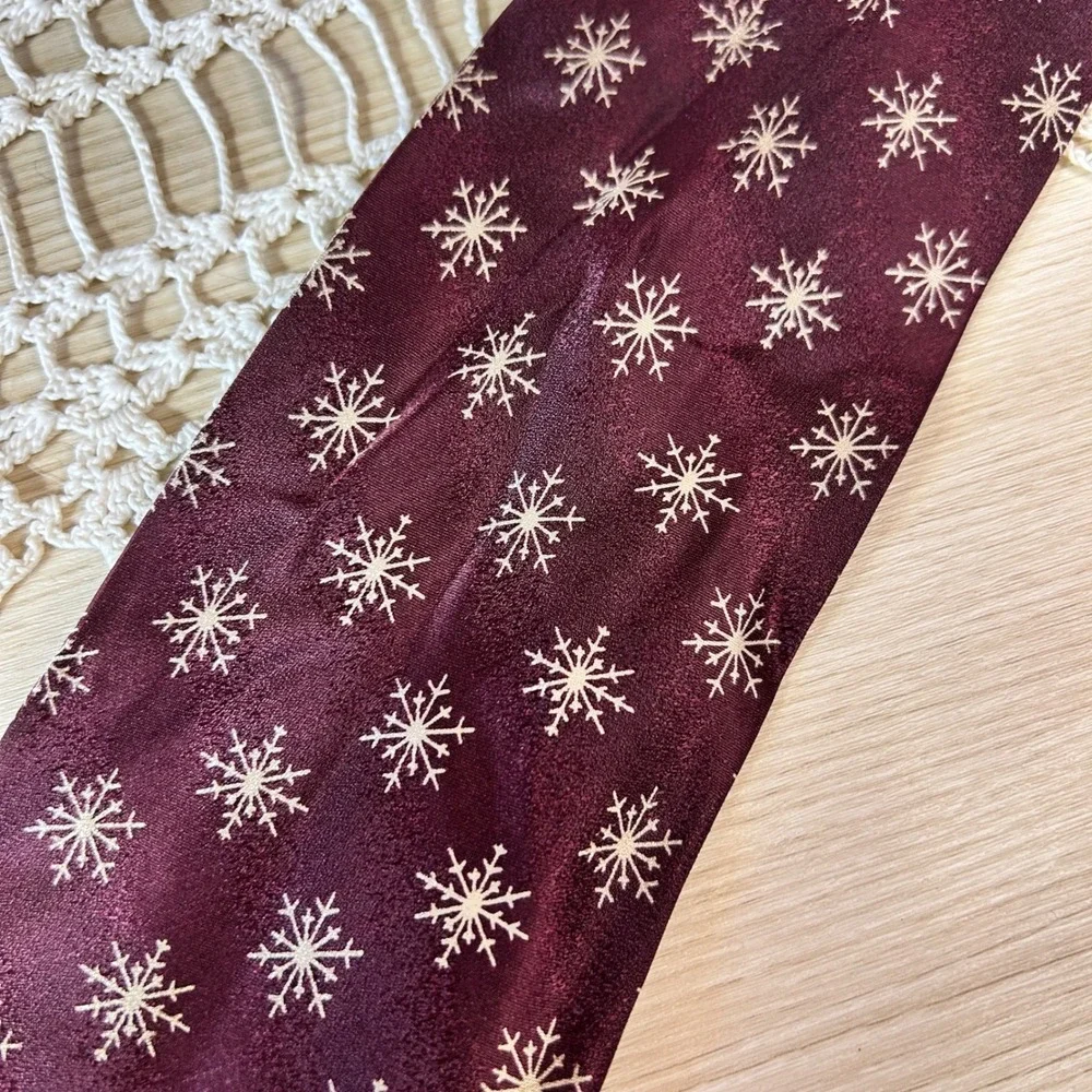 The Nature Conservancy Silk Neck Tie Reindeer‎ Snowflakes Burgundy Gold